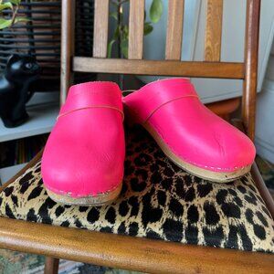 Neon pink Swedish Hasbeens! Size 39